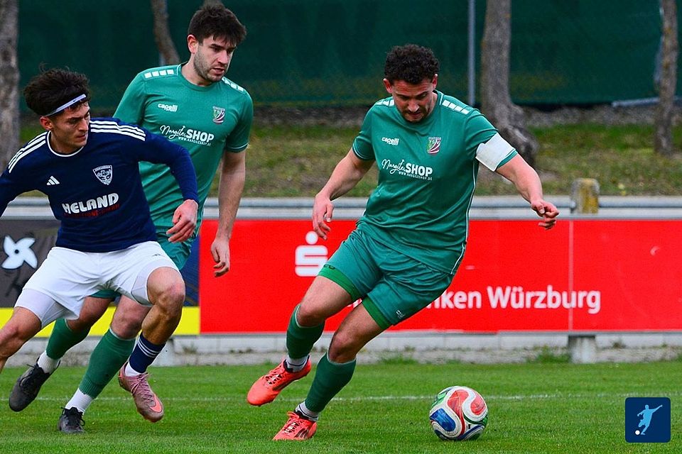 Sind nach wie vor optimistisch und wollen am Spitzenduo dranbleiben: Der TSV Abtswind um Kapitän Max Hillenbrand (re).