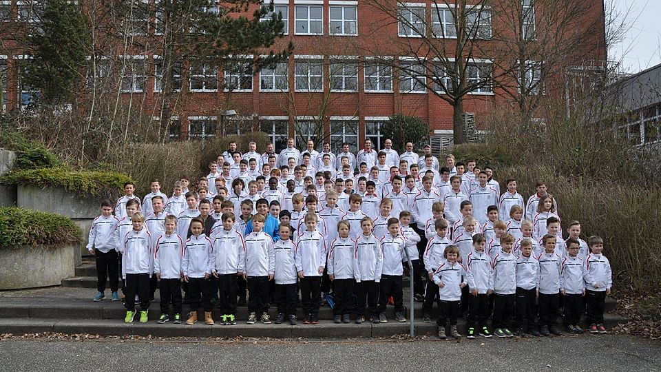 Eine große Gemeinschaft bilden die Juniorenfußballer der JSG Hardeck und deren Betreuerteam.