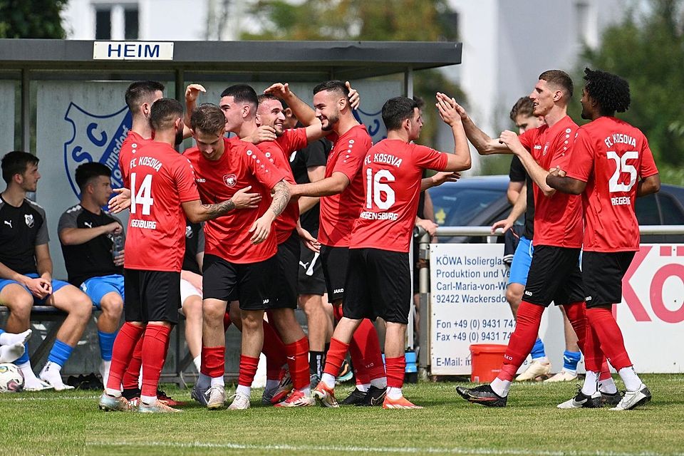 Viel zu Feiern gab es in den vergangenen Monaten nicht beim FC Kosova Regensburg. Viel zu Feiern gab es in den vergangenen Monaten nicht beim FC Kosova Regensburg.
