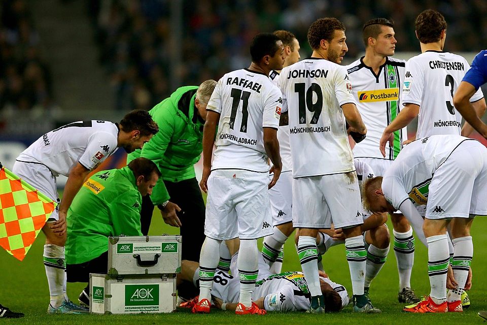 Andre Hahn zog sich beim 3:1-Heimsieg gegen den FC Schalke 04 eine Fraktur des Schienbeinkopfes und einen Riss des Außenmeniskus im linken Knie zu. Foto: Getty Images