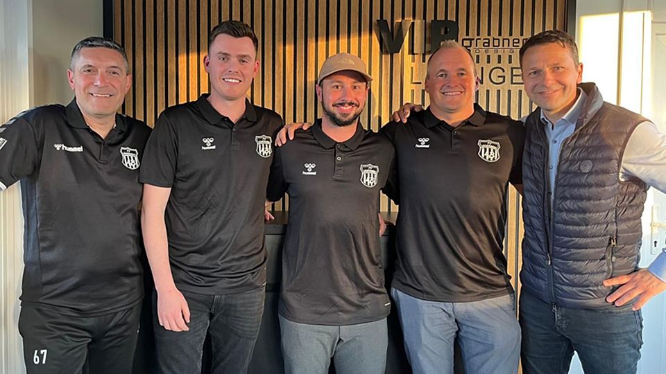 Von links: Sportchef Antonio Ratto, Co-Trainer David Pinke, Chefcoach Fabio Muto, Co-Trainer Sven Goronzi und Christian Schmidt aus der sportlichen Leitung und dem FVLB-Präsidium | Foto: FVLB