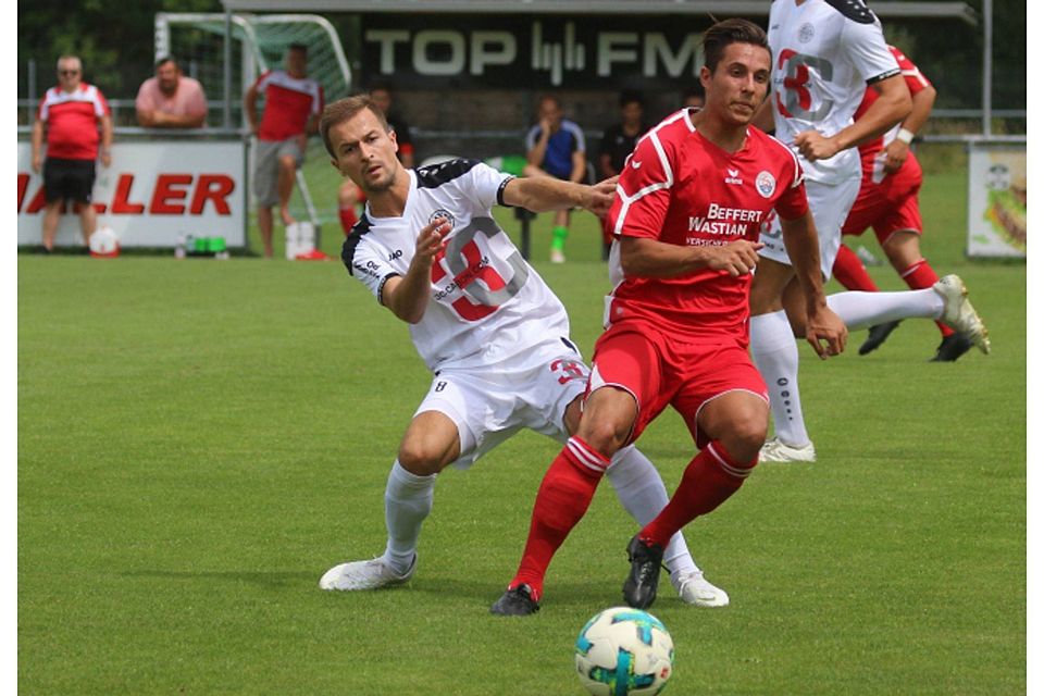 Bald zurück in Landsberg: Muriz Salemovic (l.) wechselt zurück zum TSV, dessen Trikot er 2008/09, von 2010 bis 2015 und in der Saison 2018/2019 (hier gegen den TSV Gilching) auch schon getragen hat. Halmel