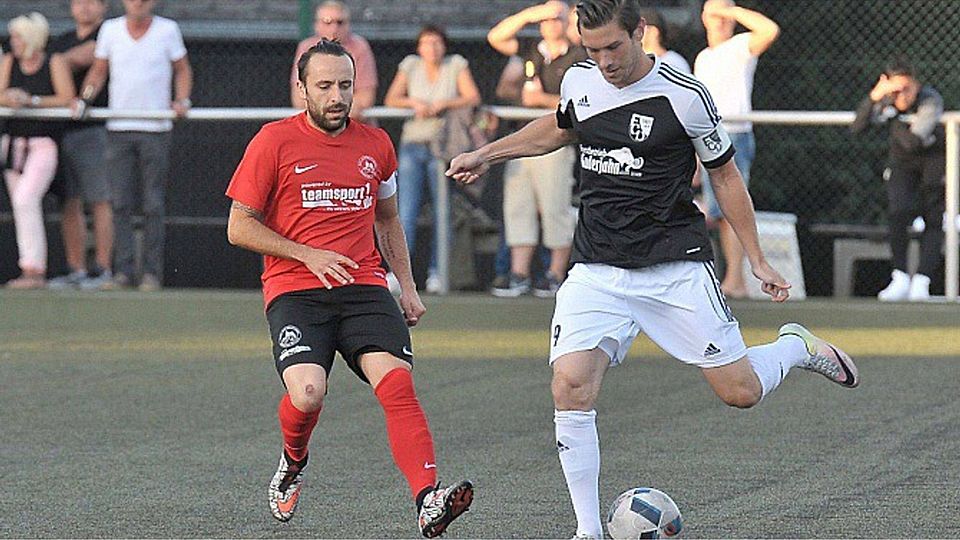Vor allem auf Kapitän und Fixpunkt Florian Kröner (rechts, hier im Duell mit Dietkirchens Miguel Granja) ruhen die Hoffnungen im Abstiegskampf. Archivfoto: Klein.