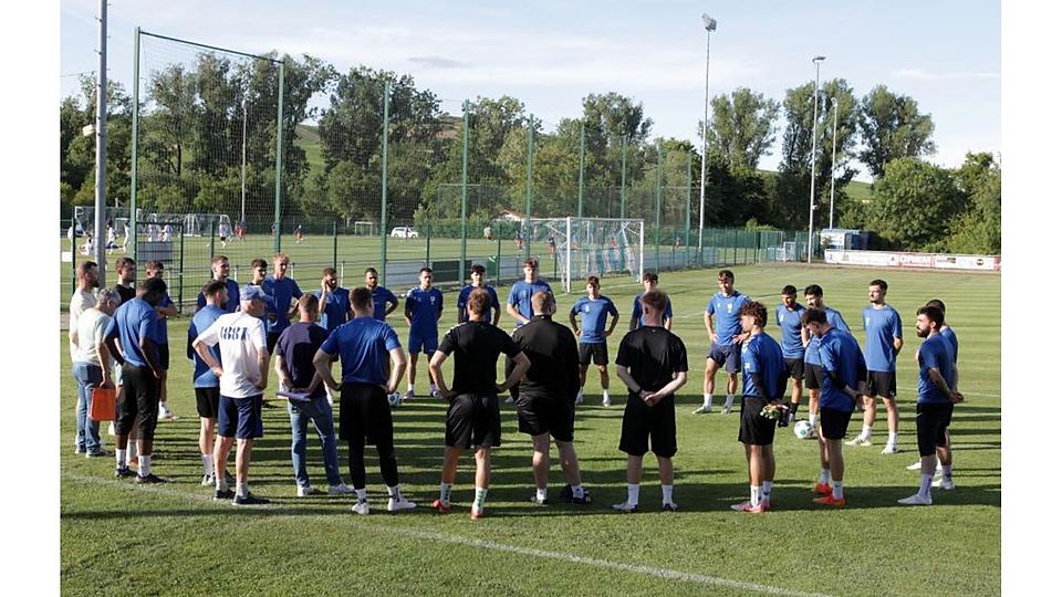 Einschwören für den Auftakt: Am Freitag starten die Fußballer des TSV Gau-Odernheim gegen Gonsenheim in die Oberliga-Spielzeit 2025/2026.	Archivfoto: Schmitz/pakalski-press
