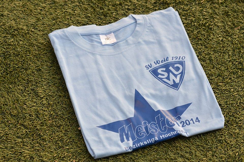 Das Weiler Meister-Shirt - wird es auch zum Aufsteiger-Shirt? | Foto: Uwe Rogowski