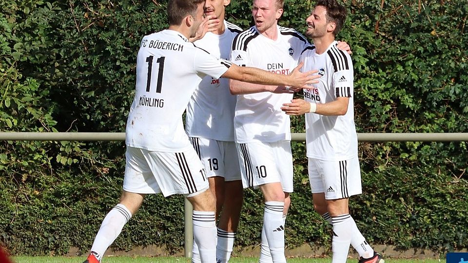 Jubel beim FC Büderich - Nichtabstiegsplatz gesichert. 