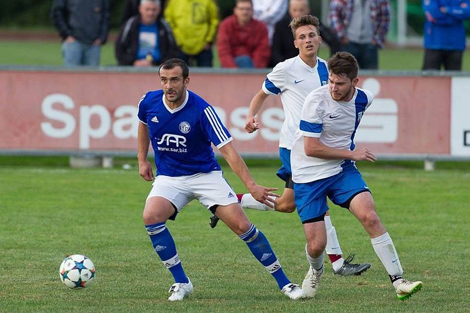 Heino Corintan (li.) erzielte für den FC Dingolfing Tore am Fließband 