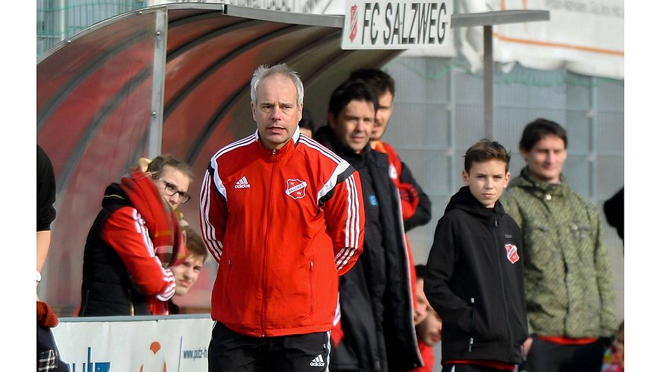 Gespannt blickt Salzwegs Coach Wolfang Schiller dem Gastspiel beim FC Tittling entgegen  F: Geisler