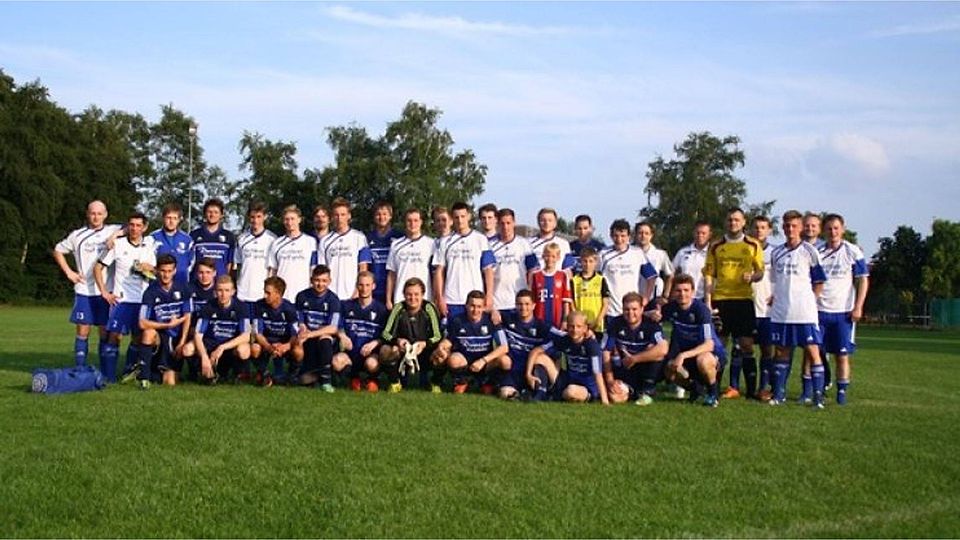 Im Finale um den Rolwer-Cup standen sich der BV Essen und der SV Holdorf gegenüber. Foto: SV Gehrde