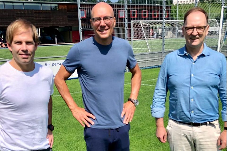 Neuer Freienbach-Trainer: Jürgen Seeberger, flankiert von Sportchef Mario Zimmermann (l.) und Präsident Benjamin Fuchs.