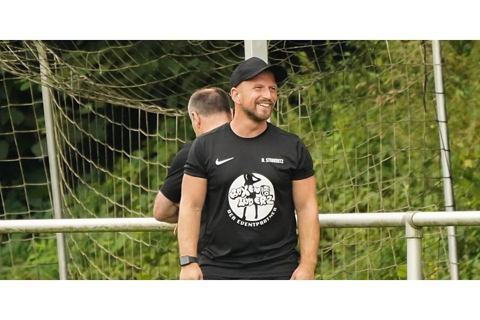 Bleibt beim TSV Steindorf in der Fußball-A-Liga: Trainer Alexander Steinmetz. Bleibt beim TSV Steindorf in der Fußball-A-Liga: Trainer Alexander Steinmetz. © Isabel Althof