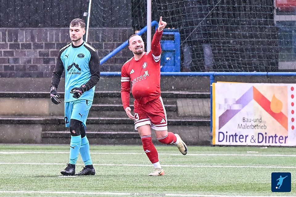 Der SC Weitmar verliert seinen Unterschiedsspieler: Stürmer Tobias Kleine Rumberg (r.). Der SC Weitmar verliert seinen Unterschiedsspieler: Stürmer Tobias Kleine Rumberg (r.).