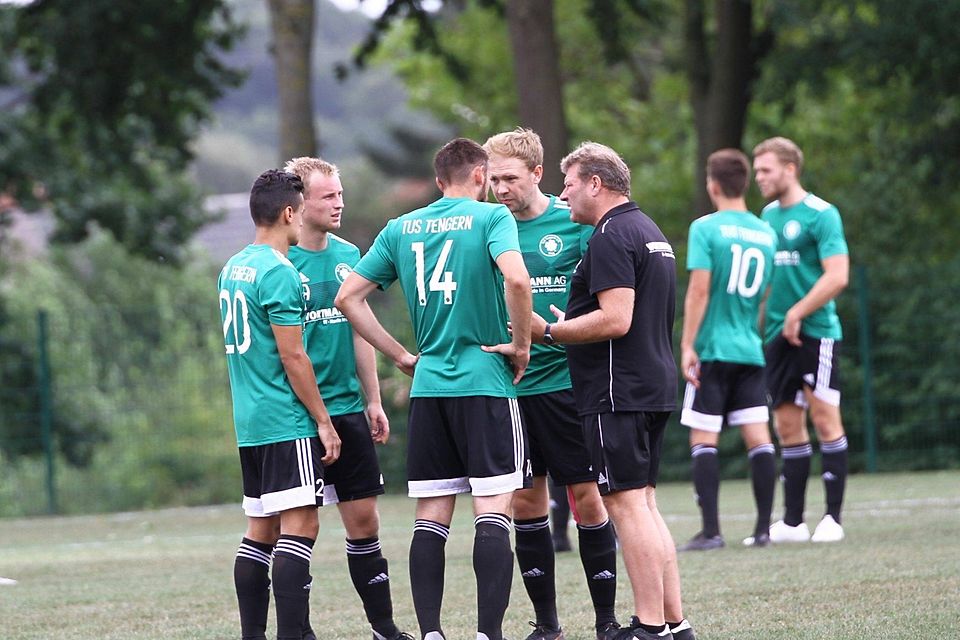 Olaf Siweke (links) trifft mit dem TuS Tengern im Barre-Pils-Pokal auf den sensationell ins Halbfinale vorgestoßenen B-Ligisten OTSV Pr. Oldendorf