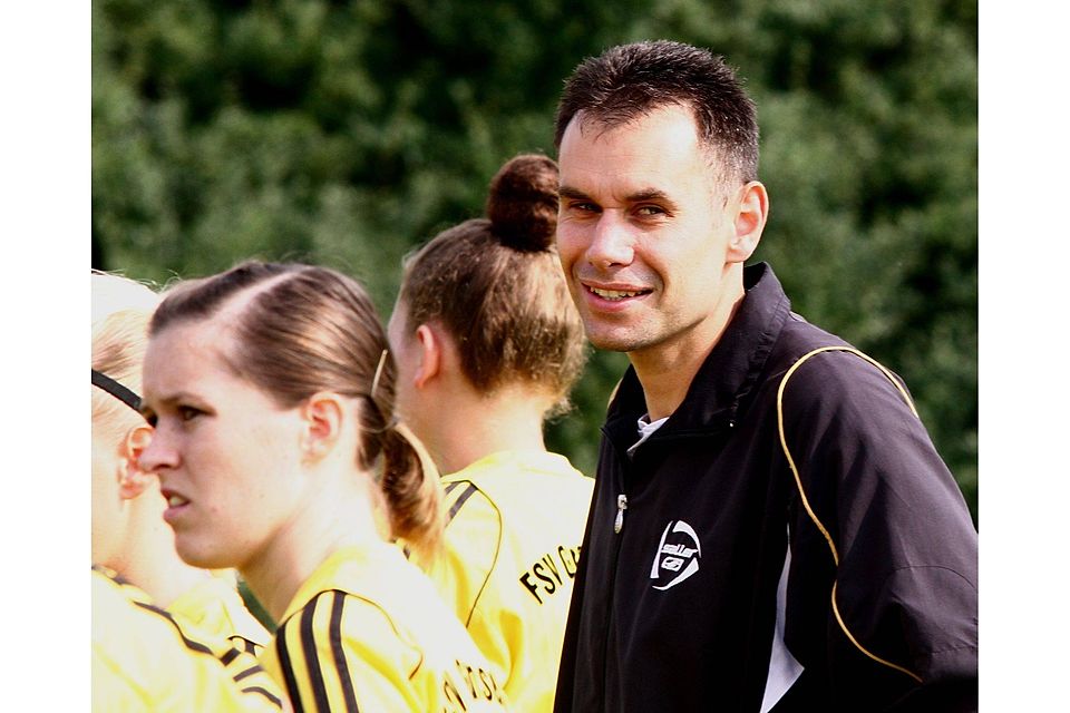 Ende einer Ära: Andreas Linzmayer und die FSV-Fußballfrauen sind nunmehr Geschichte (Foto: Niko Spörlein).