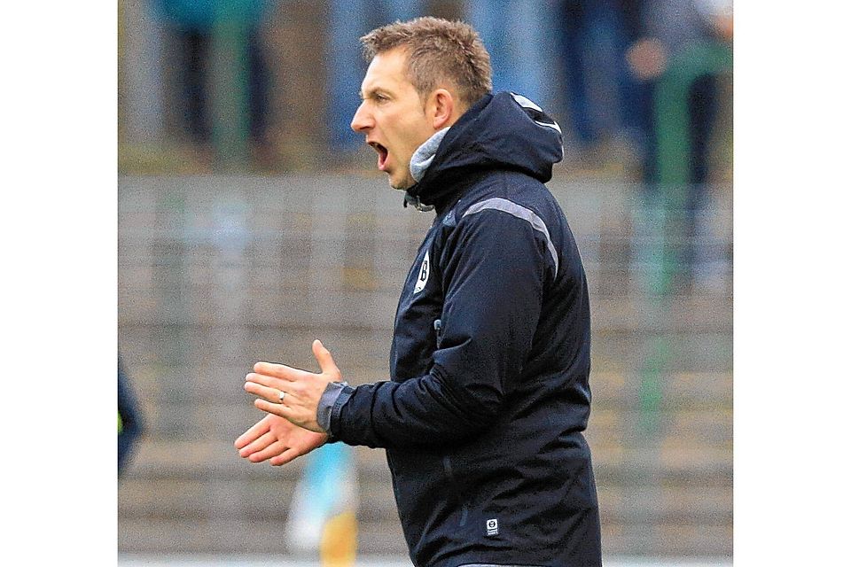 Nicht zufrieden: VfB-Trainer Denny Skwierczynski ist genervt von den Unentschieden seiner Mannschaft. Foto: objectivo/Kugel