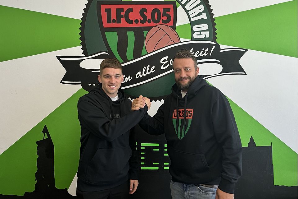Philipp Hack (li.) verstärkt Schweinfurt 05.
