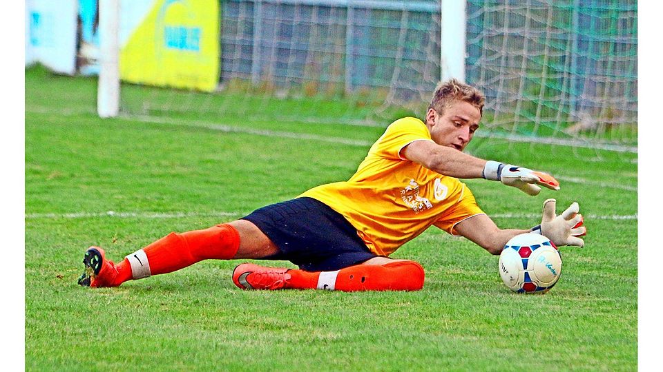 Hier soll am besten gar kein Ball vorbei : Die SpVgg Renningen und Schlussmann Georg Kindler wollen zurück in die A-Liga.   Foto:Andreas Gorr