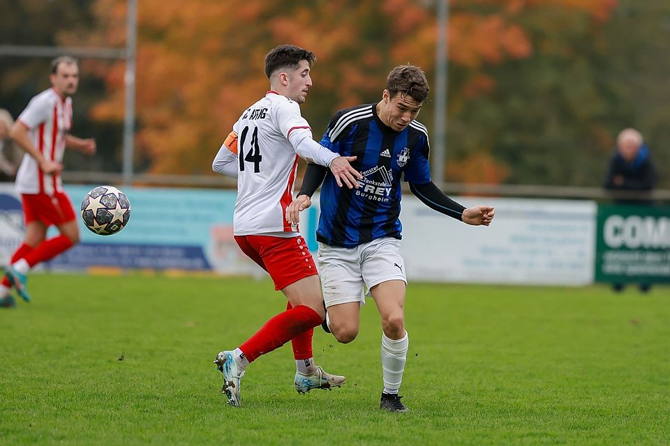 Feierten im Heimspiel gegen Affing einen wichtigen Sieg: Jakob Schmid (rechts) und der TSV Burgheim.