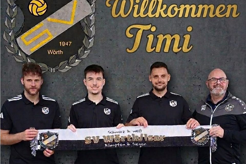 Von links nach rechts:: Cheftrainer Patrick Scheibenzuber, Neuzugang Tim Justvan, Co-Trainer Niels Wagensonner und SVW-Vorstand Mario Ossner