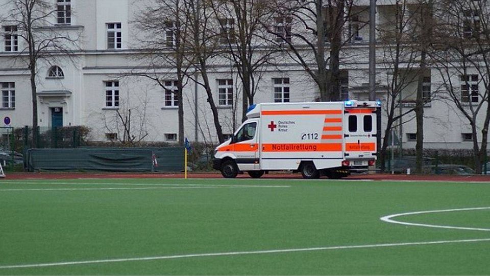F: Räppold Symbolfoto - An der Rennbahnstraße musste das Spiel kurz vor dem Ende unterbochen werden. Ein Krankenwagen musste anrücken.
