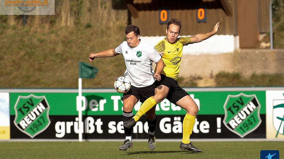Nach einem 0:2 gegen den SV Kulmain (in Gelb-Schwarz) rangiert der TSV Reuth (in Schwarz-Weiss) weiterhin am Rande der Abstiegszone.