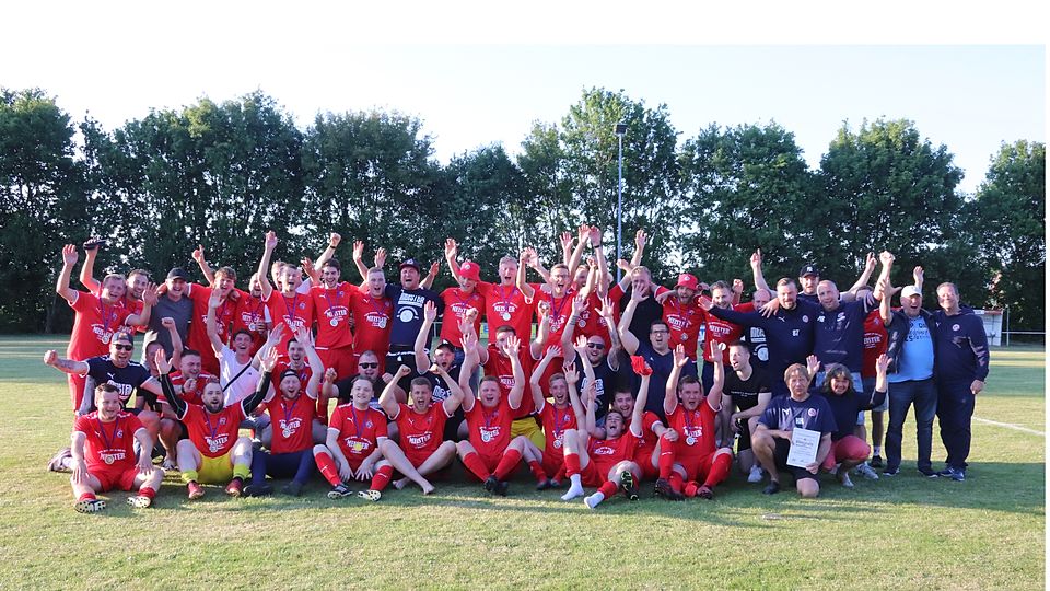 Die dritte und fünfte Mannschaft der Spielvereinigung Ahlerstedt/Ottendorf feierten in Schwinge gemeinsam ihre Titel.