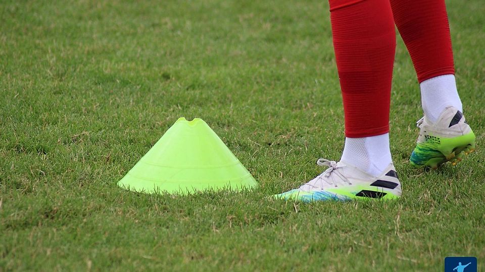 Ab sofort können wieder Spieler unabhängig von ihrem Impfstatus im Freien Fußball spielen. 