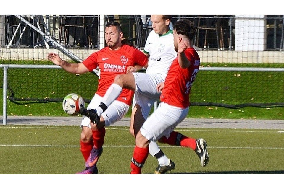 Luca Krieglstein (mitte) traf zum zwischenzeitlichen 1:1-Ausgleich. Foto: Hosman