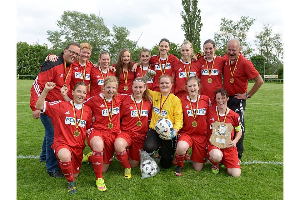 Die Fußballerinnen der SG Meckelstedt/Wesermünde/Geeste hatten in dieser Saison reichlich Grund zum Jubeln. Sie wurden souverän Meister in der Bezirksliga und steigen in die Landesliga auf. Foto Schimanke Die Fußballerinnen der SG Meckelstedt/Wesermünde/Geeste hatten in dieser Saison reichlich Grund zum Jubeln. Sie wurden souverän Meister in der Bezirksliga und steigen in die Landesliga auf. Foto Schimanke
