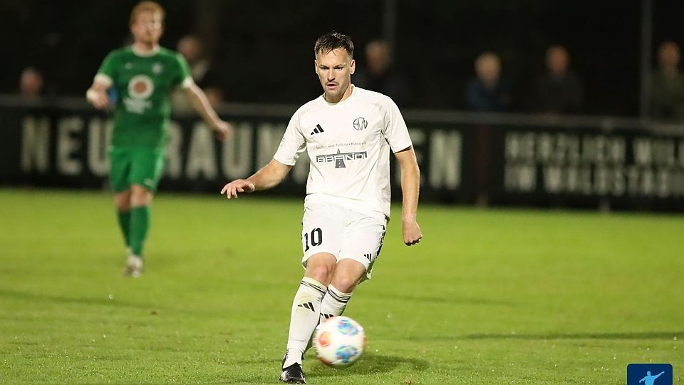 Alter schützt vor Leistung nicht: Neufraunhofens Oldie Michael Gerauer entschied die Begegnung beim SC Falkenberg nahezu im Alleingang 