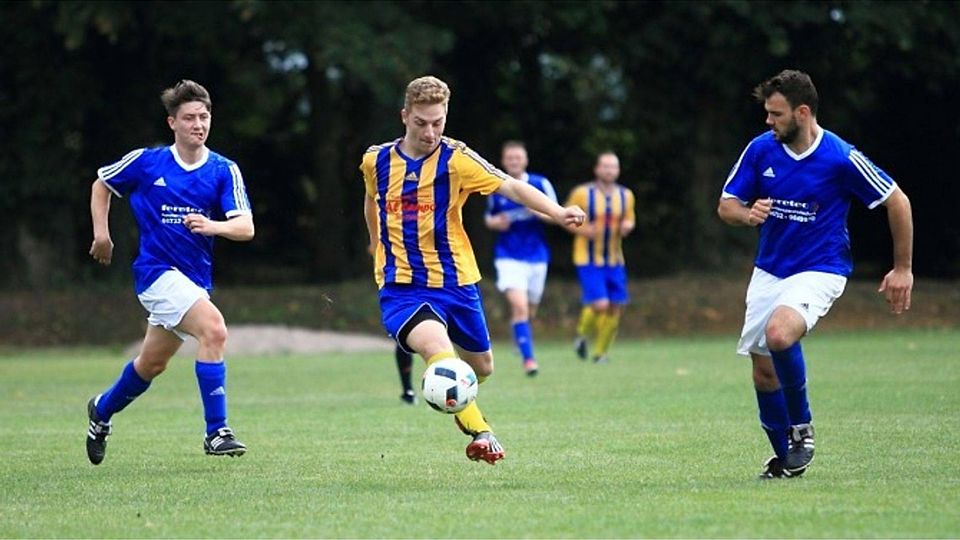 Das Wetter wird darüber entscheiden, ob es noch 2017 zum Duell zwischen TuS Dorn-Dürkheim und der SG Spiesheim kommt. Archivfoto: Wolff
