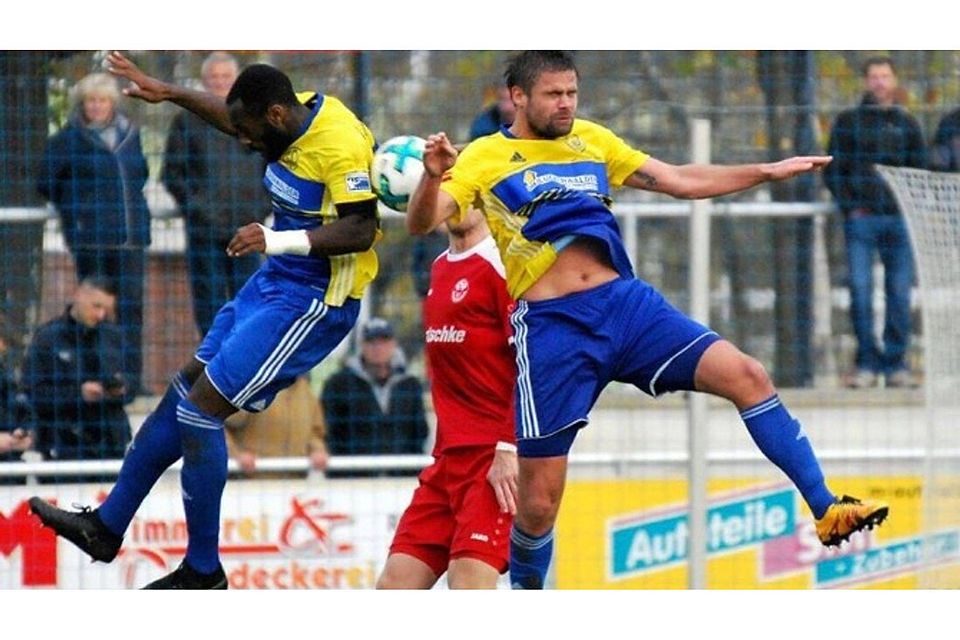 Lok Stendal reist im Januar zum Regionalligisten FSV Luckenwalde (in gelb-blau).          F: FSV Luckenwalde