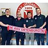 Die Ortenburger Verantwortlichen mit dem künftigen Coach Atschi Yüce (dritter von links) 