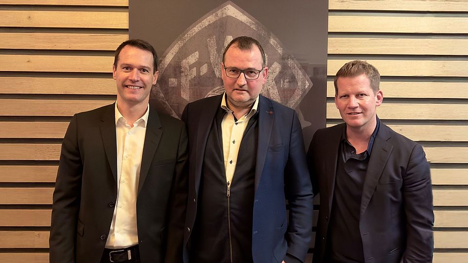 Der wiedergewählte Präsident der Kickers Michael Grieger (Mitte) und seine neu gewählten Vizepräsidenten André Herber (re.) und Dr. Matthias Eichler. 