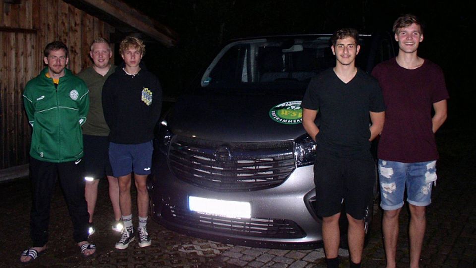 Die Neuzugänge des WSV Unterammergau: (v.l.) Trainer Josef Thiermeyer, Fabian Wackerle, Lukas Lieb, Mateo Sebic und Moritz Korntheuer. 