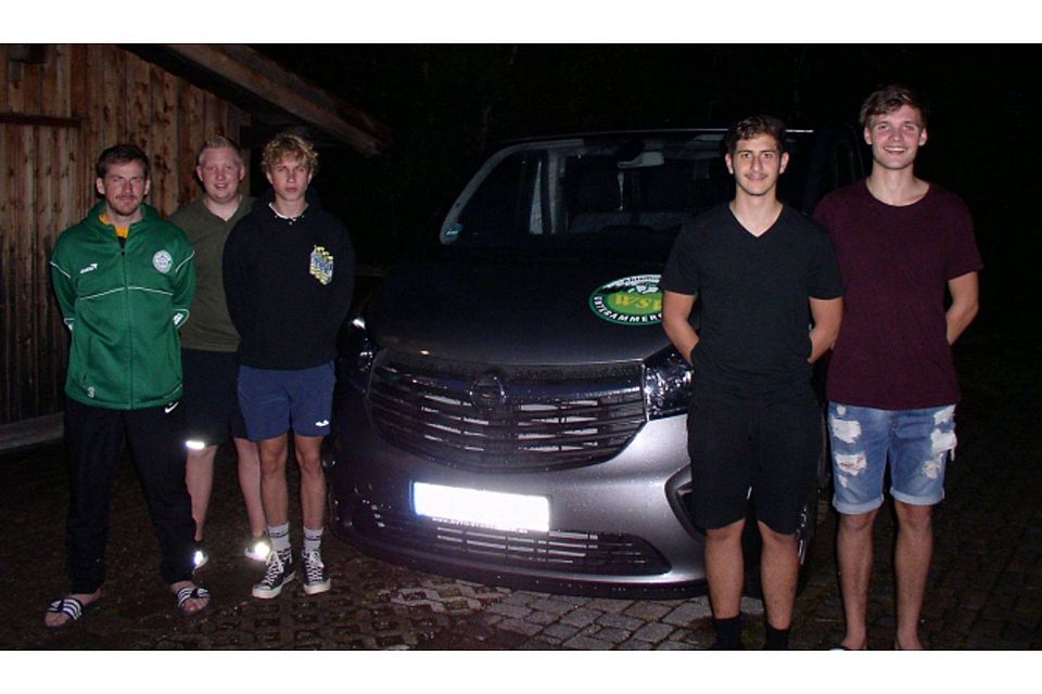 Die Neuzugänge des WSV Unterammergau: (v.l.) Trainer Josef Thiermeyer, Fabian Wackerle, Lukas Lieb, Mateo Sebic und Moritz Korntheuer. 