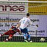 Beim entscheidenden Elfmeter in der Nachspielzeit behielt Tanju Öztürk die Nerven, Schalke 04 II entzauberte Rödinghausen mit 2:1.F: Yvonne Gottschlich