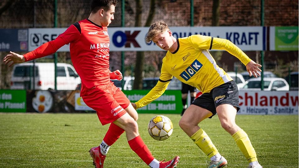 Der FC Kaunitz (gelb-weiße Trikots) feiert einen wichtigen Sieg.