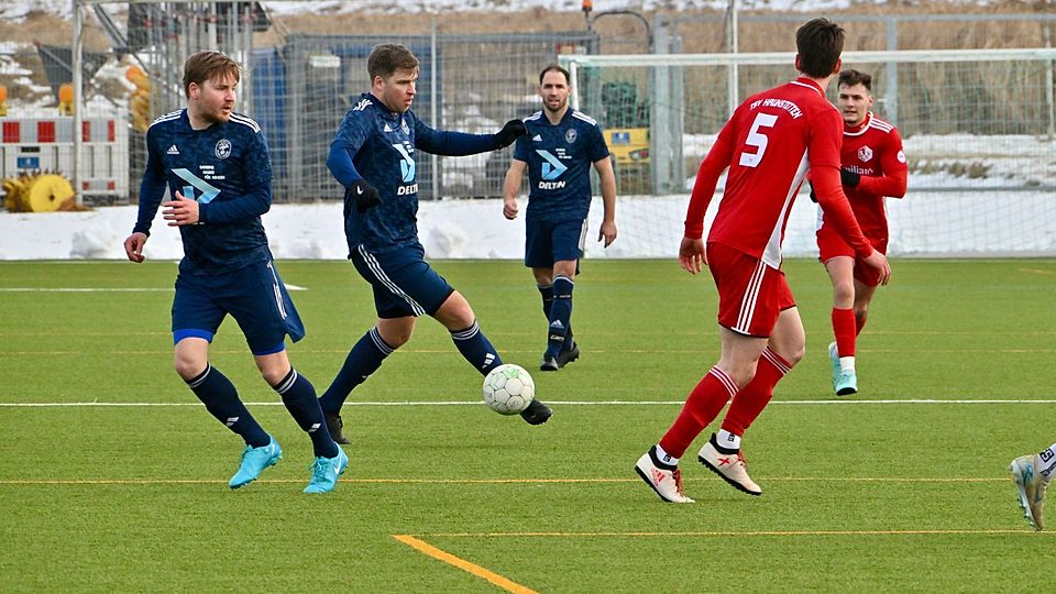 Simon Ried (Mitte)mfeierte im Test gegen Haunstetten sein Comeback