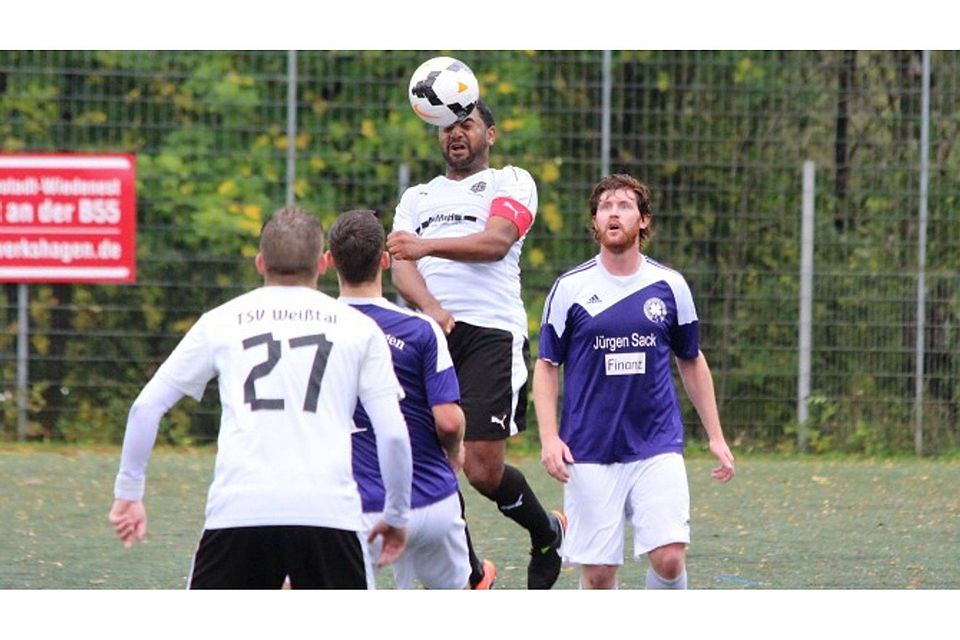 Der SC Drolshagen und der TSV Weißtal trennten sich im Verfolgerduell 2:2.  Fotos: sta (2), cj