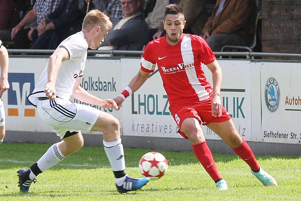 Den Abstieg des FC Donauwörth konnte Stürmer Tolga Yildiz (rechts) nicht verhindern, in die FuPa-Elf des Jahres schaffte er es trotzdem als »Notenbester«.  F.: Roland Salzbrenner