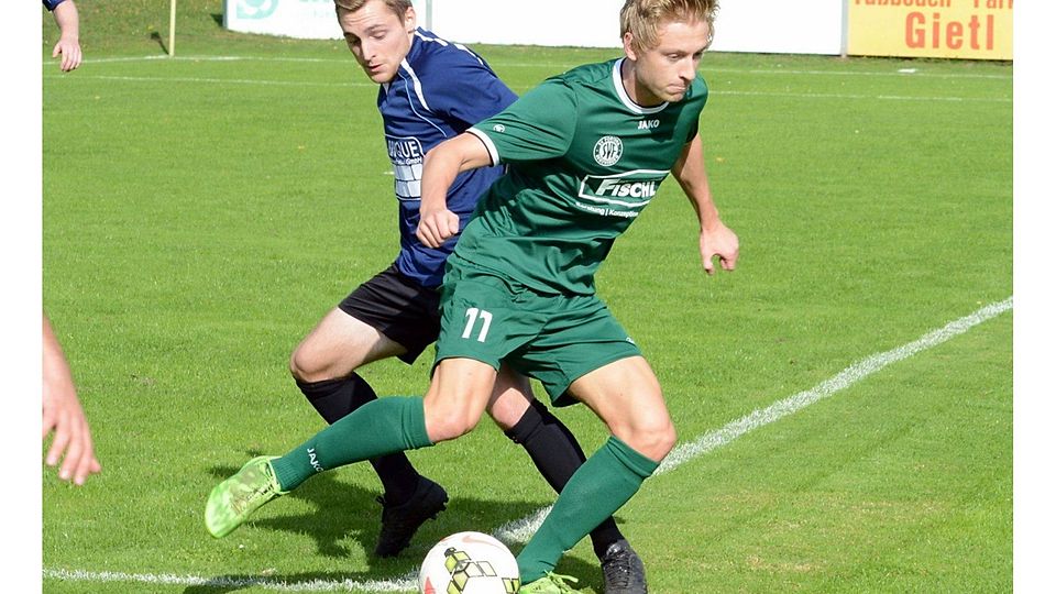 Kamil Hein (am Ball) streift ab sofort das Trikot des VfB Straubing über F: Meier