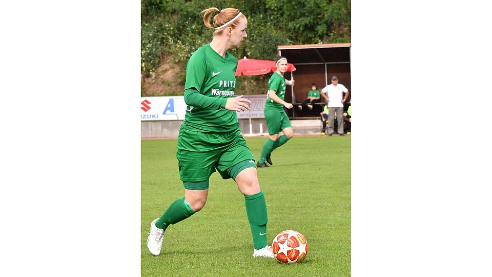 Julia Deißenböck (am Ball) erzielte das wichtige 1:0 per Freistoß. Eicke Lenz