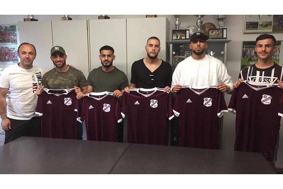 Von links Fathi Duran (1.FC Kleve Oberliga), Nisar El Fayyad (Eller 04), Georgios Madatsidis (SC Kapellen), Salim Jaha (FC Tannenhof) und Astrit Hyseni (FC Tannenhof). Foto: SGU