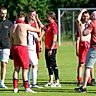 Umringt von Spielern und Vereinsfreunden: Modaus Trainer Peter Hernandez-Allmann freut sich auf das Finale in Reichelsheim am Mittwoch gegen die TSV Auerbach.	