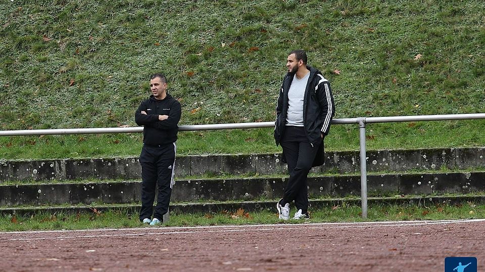 Trainer Azedine Habsaoui (r.) gelingt mit dem VfL Wuppertal bereits im zweiten Jahr der B-Liga-Aufstieg. 