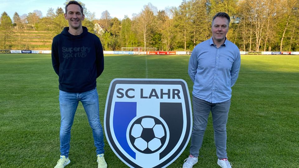 Timo Reus (links) und SCL-Sportchef Petro Müller | Foto: Verein
