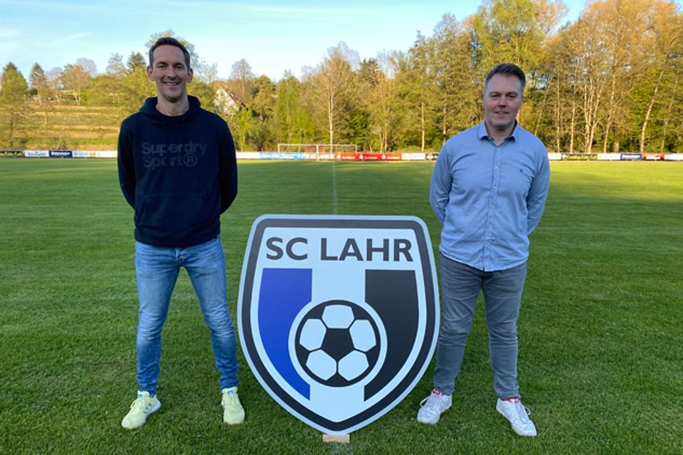 Timo Reus (links) und SCL-Sportchef Petro Müller | Foto: Verein