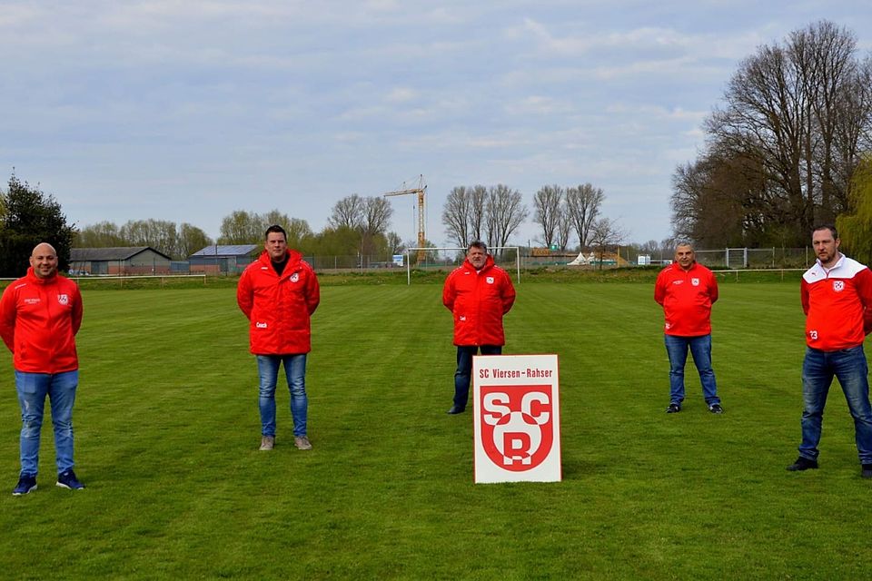 Das Team des SC Viersen-Rahser (von links): Pirre Jütten, Dennis Pelzer, 2. Vorsitzender Ralf Lankes, Vorsitzender Massimo Cerra, Michael Zinn.