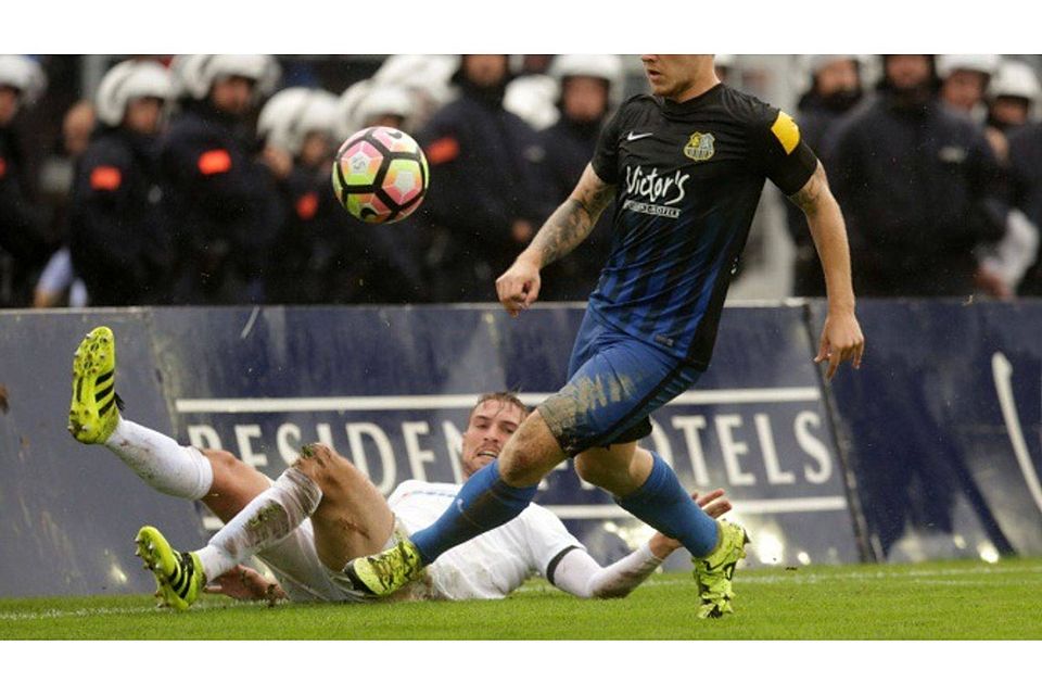 F: Schwarz F: Schwarz